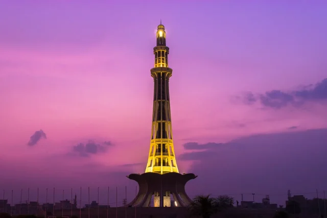 Minar-e-Pakistan in Lahore at dusk
